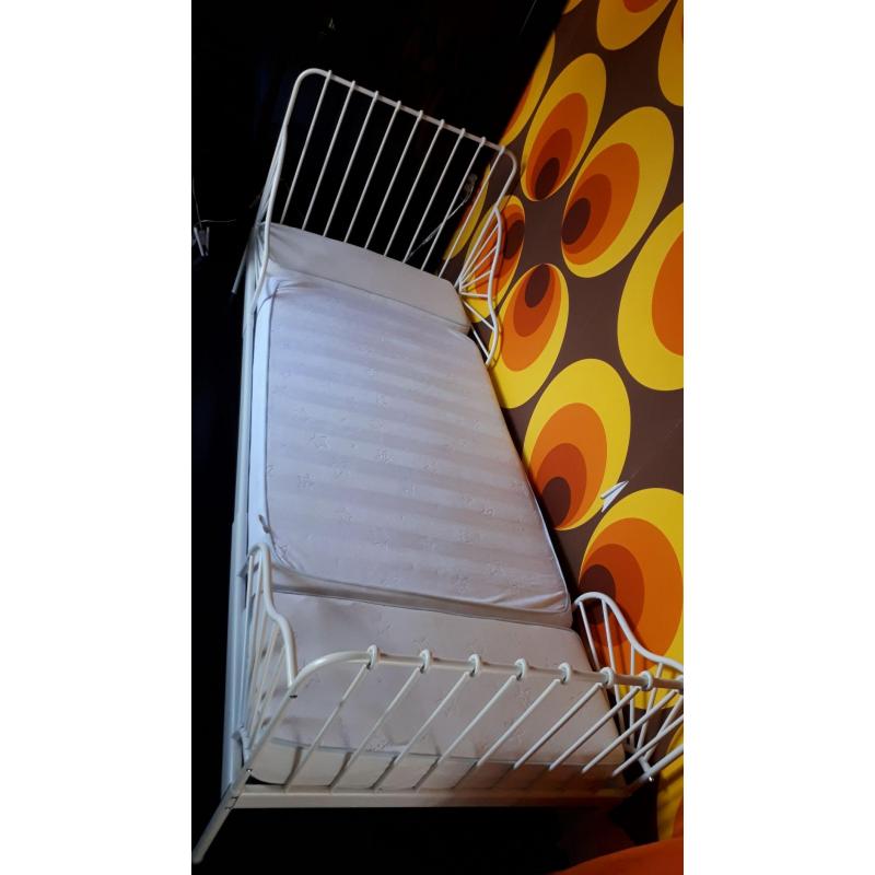 kinderkamer compleet: bed, kledingkast, commode/kast