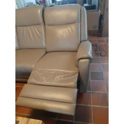 Mooie lederen hoeksalon met 2 relaxzetels