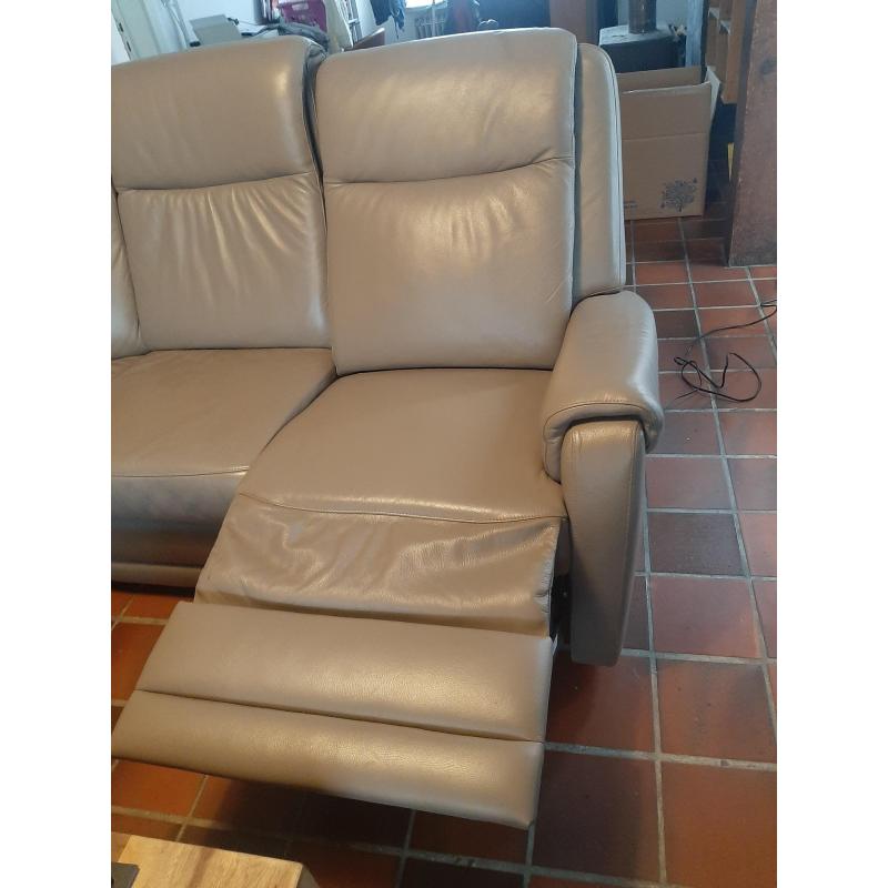 Mooie lederen hoeksalon met 2 relaxzetels