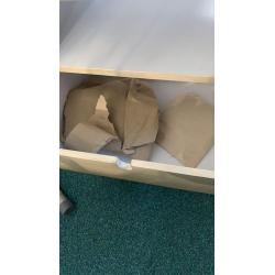 2 (twee) nieuwe nachtkastjes (niet gebruikt/geplaatst)