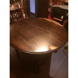Ronde eiken tafel