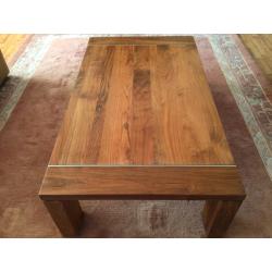Prachtige notenhouten salontafel