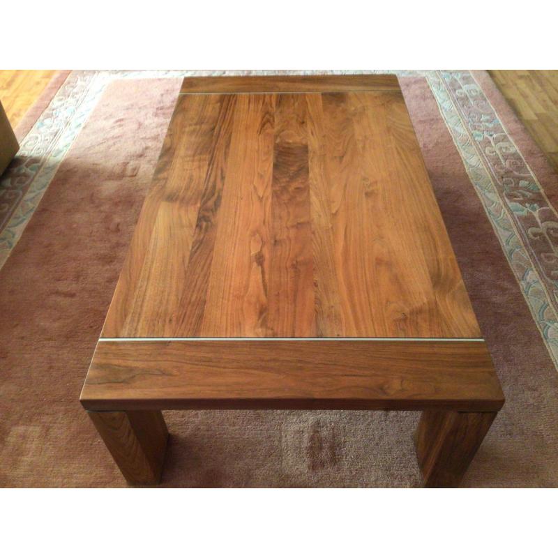 Prachtige notenhouten salontafel