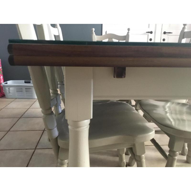 Keukentafel met 6 stoelen