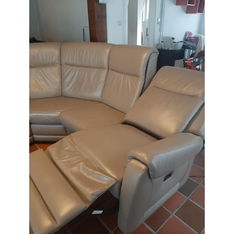 Mooie lederen hoeksalon met 2 relaxzetels