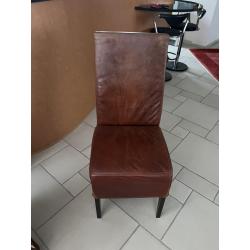 6 stoelen van 100% leder met notenhouten eettafel