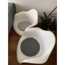 4 Eames Vitra stoelen met kussens!