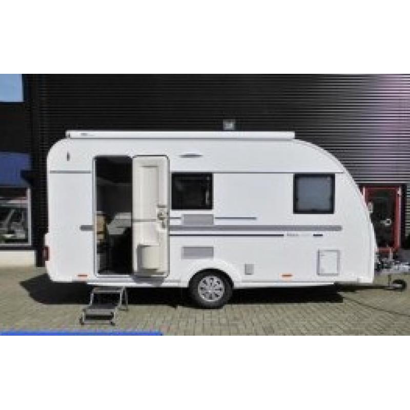 Caravan Adria Altea met vaste plaats op camping Astrid