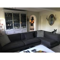 te Koop aangeboden grote donkergrijze gebruikte hoekbank