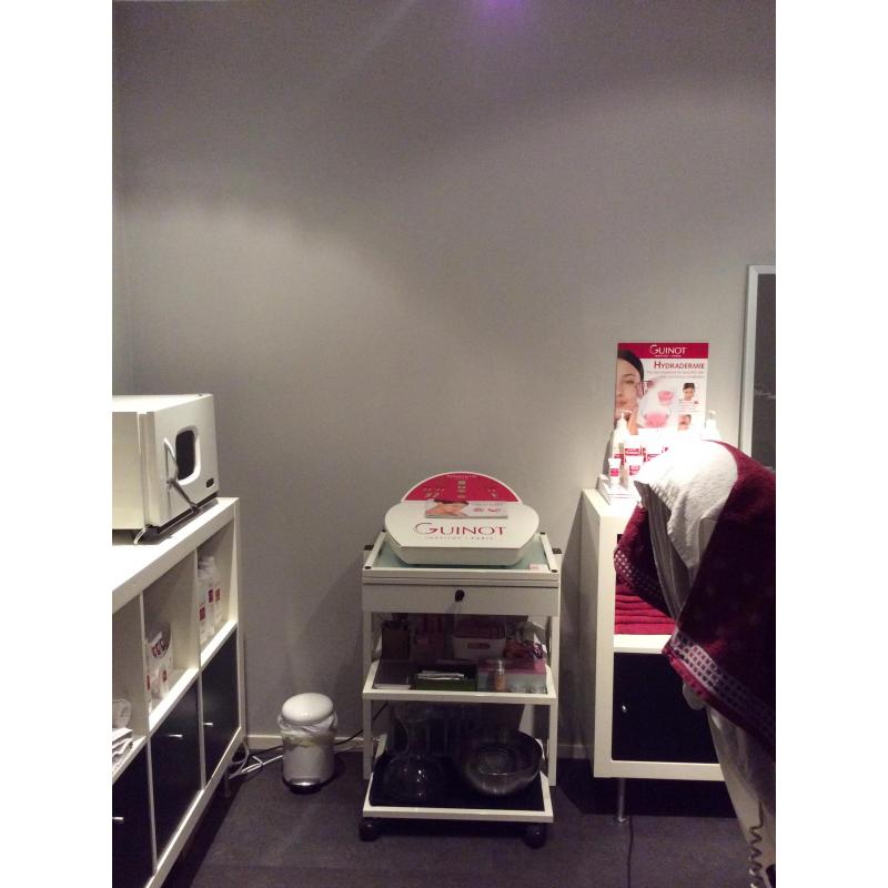 Prof. Guinot Schoonheidssalon apparatuur