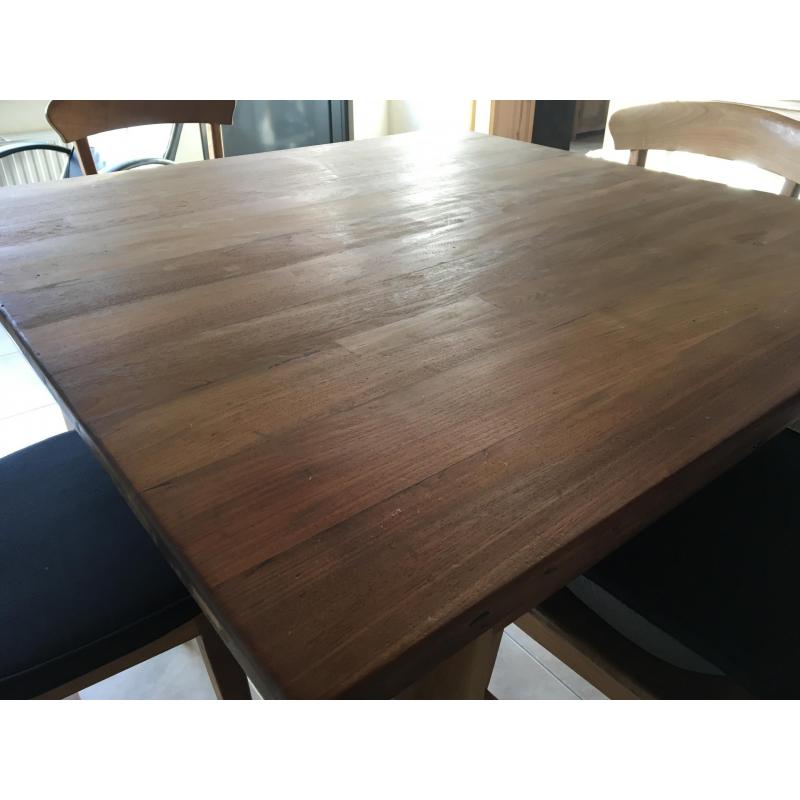 Teak houten tafel en stoelen