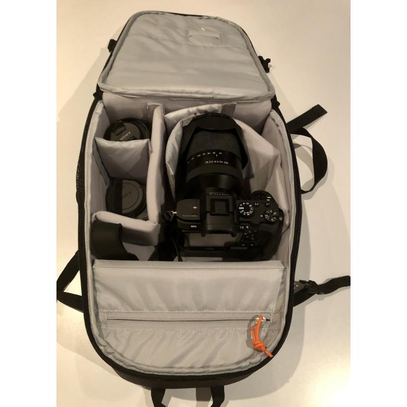 Sony a7ii met twee objectieven en fototas