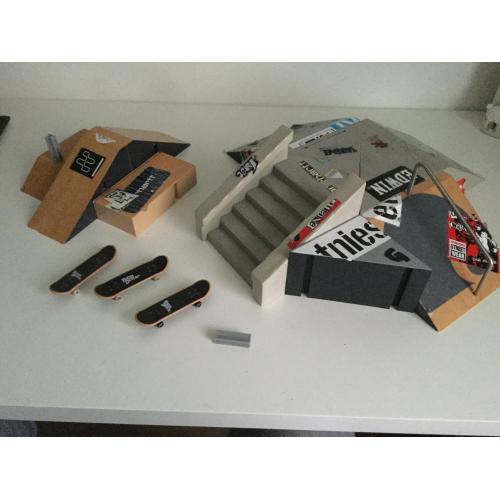 Mini skate boards