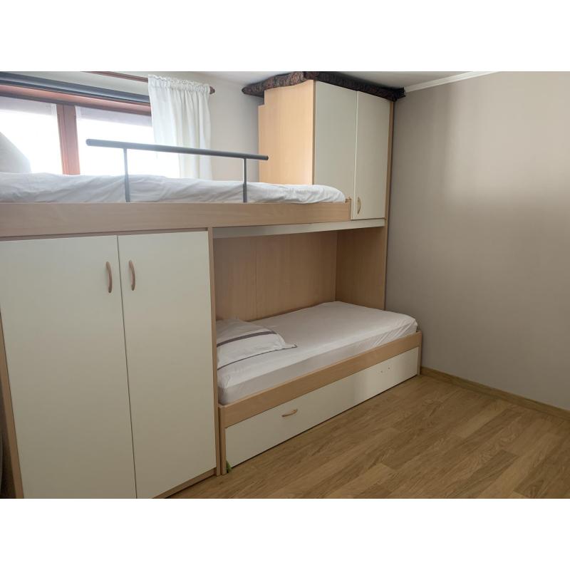 STAPELBED VOOR 3 PERSONEN