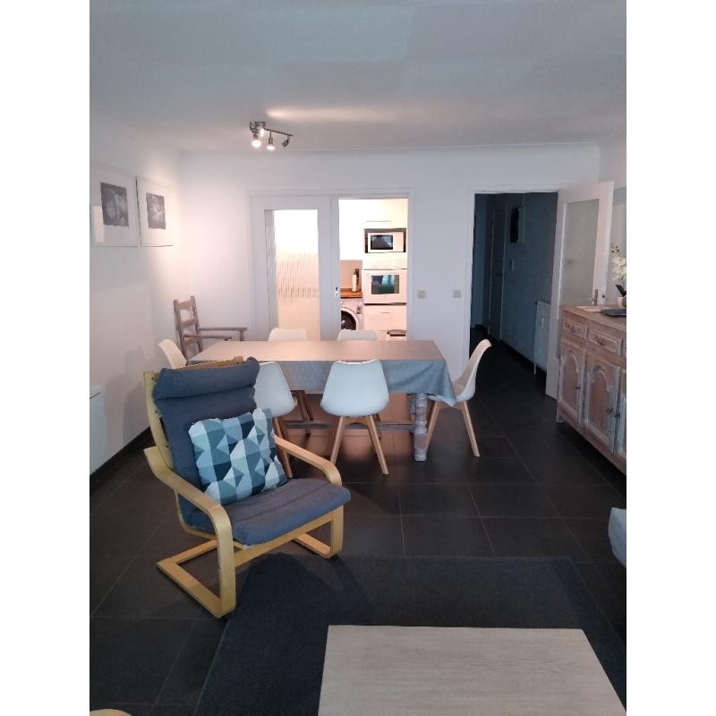 Appartement op zeedijk te Blankenberge met frontaal zeezicht
