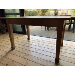 Houten eettafel