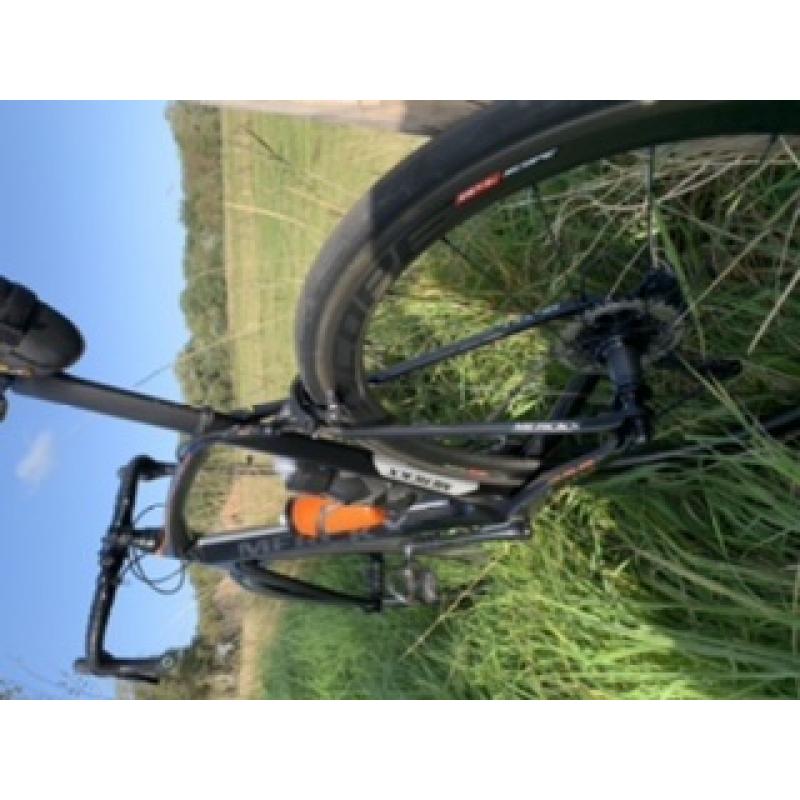 Zeer nette Eddy Merckx EM 525, Ultegra R8000 groepset en Scope R4C wielset