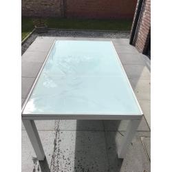 Uitschuifbare tuintafel
