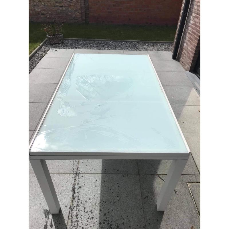 Uitschuifbare tuintafel