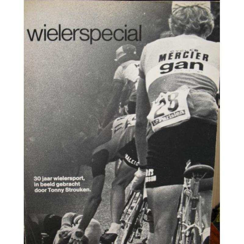Te koop 9 stuks wielerboeken voor €25,00