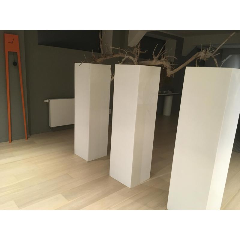 3 witte zuilen voor planten