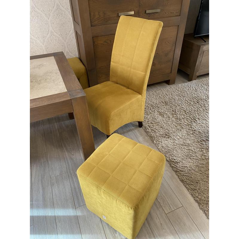 Stoelen bank en poef