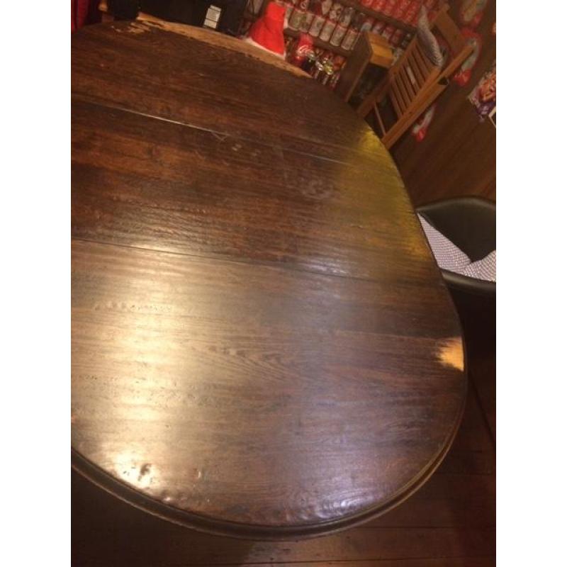 Ronde eiken tafel