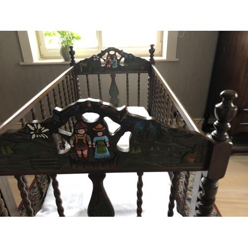 Authentiek bed met mooi motief