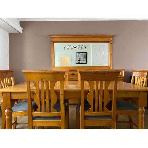 Tafel met 6 stoelen