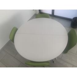 Ronde retro tafel    4 stoelen