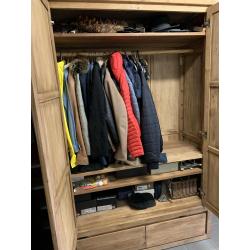 Hal of buffet kast in massieve teak perfecte staat.