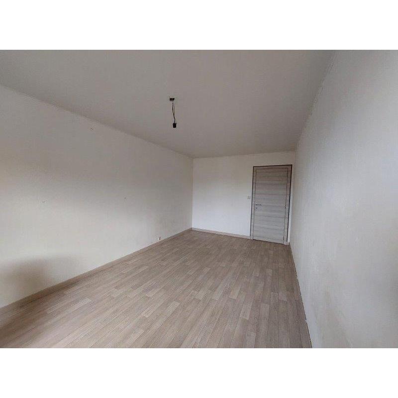 SAINT-HUBERT : Triplex avec garage – VAS 1413C