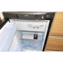 Caravan Adria Altea met vaste plaats op camping Astrid