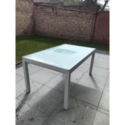 Uitschuifbare tuintafel