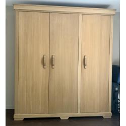 Schitterende massief houten KLEDINGKAST