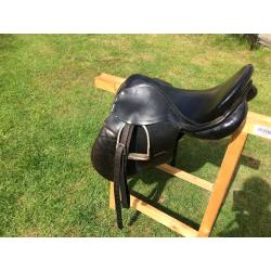 Dressuur zadel 16 inch