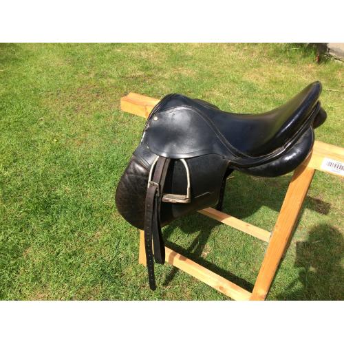 Dressuur zadel 16 inch