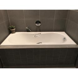 Ligbad met afdekplaat en handdouche Hans Grohe