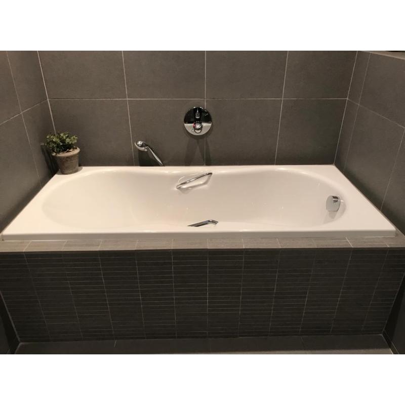 Ligbad met afdekplaat en handdouche Hans Grohe