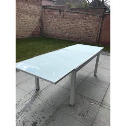 Uitschuifbare tuintafel