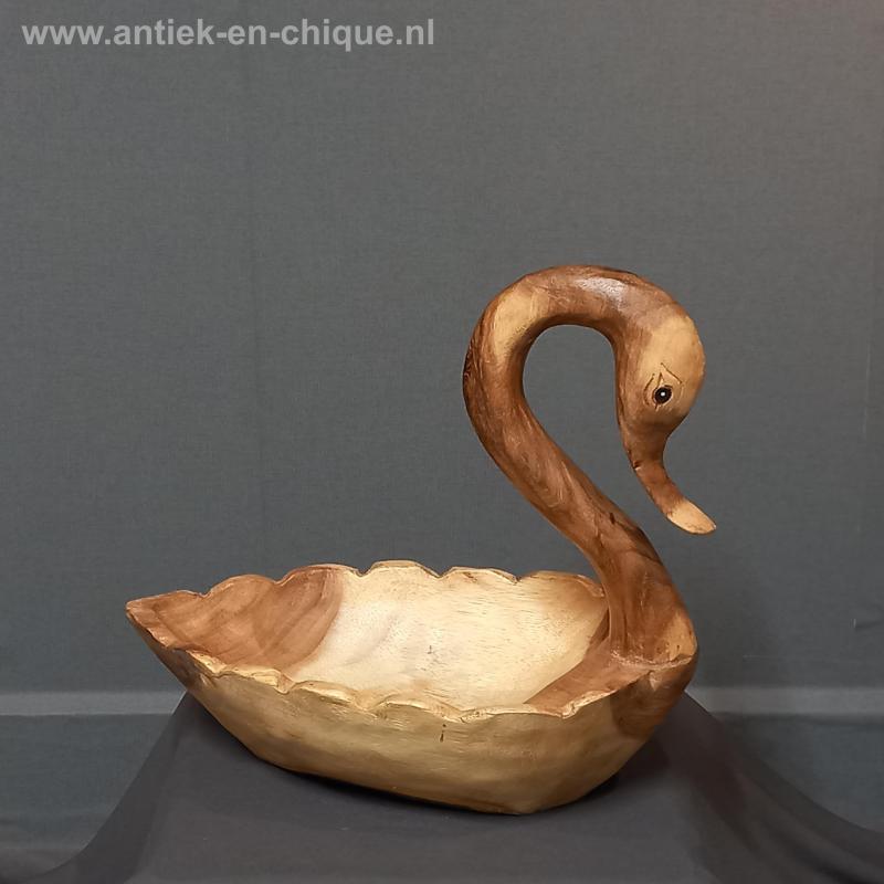 Houten schaal in de vorm van een zwaan