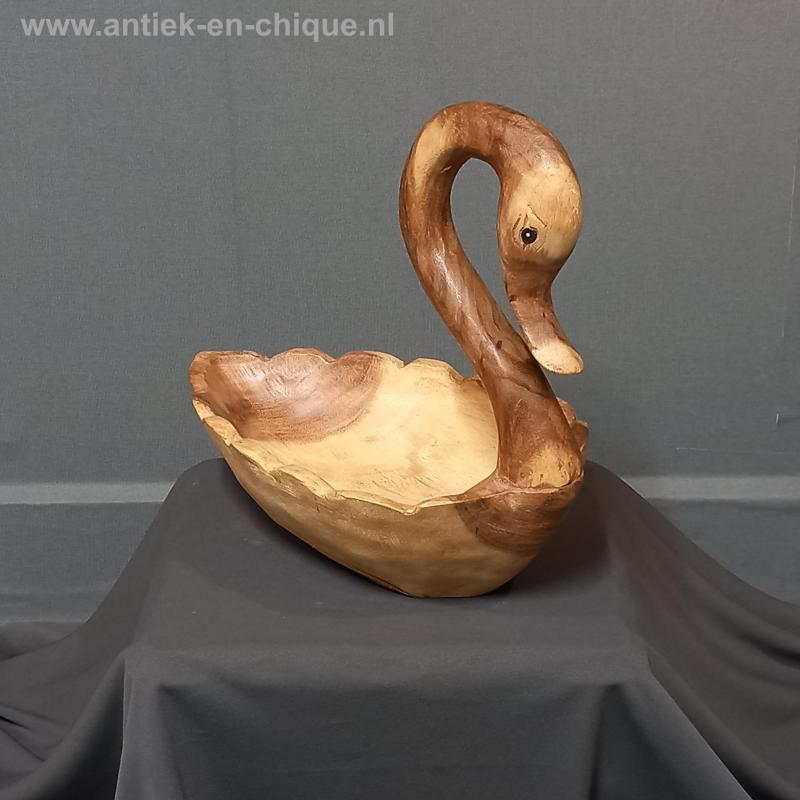 Houten schaal in de vorm van een zwaan