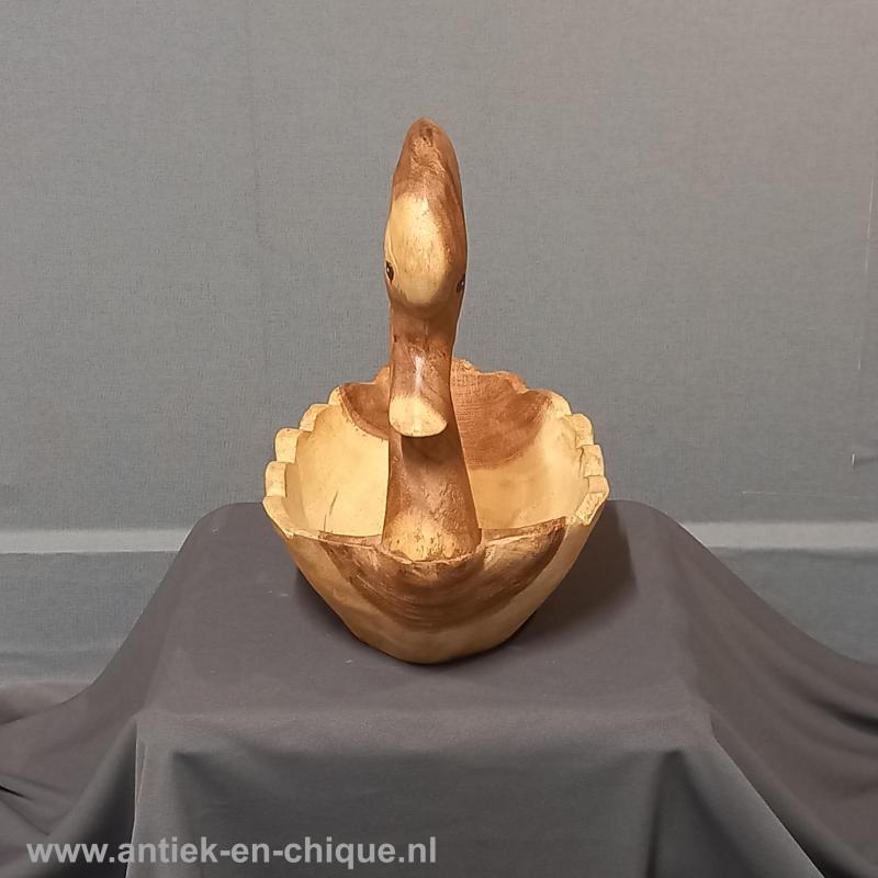 Houten schaal in de vorm van een zwaan