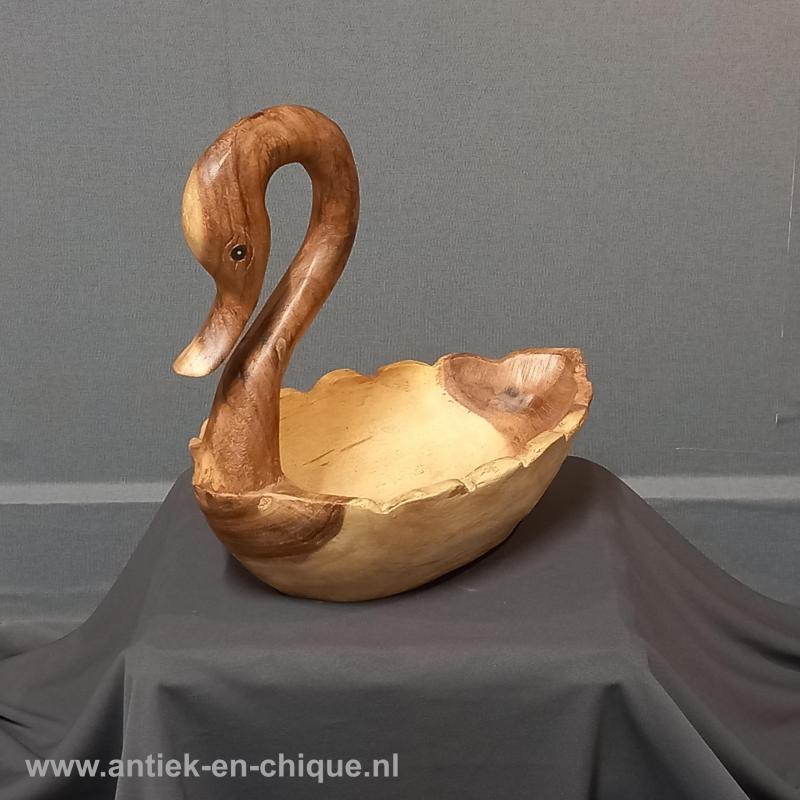 Houten schaal in de vorm van een zwaan
