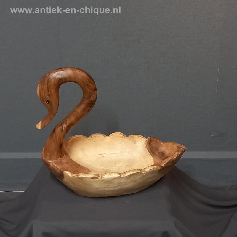 Houten schaal in de vorm van een zwaan