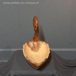 Houten schaal in de vorm van een zwaan