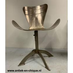 2 Unieke super stoere stalen design stoelen