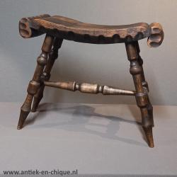 Antiek Spaans-Portugees Brutalistisch krukje/bijzettafeltje