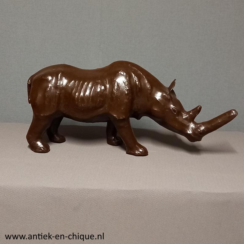 Grote zeer decoratieve leren neushoorn
