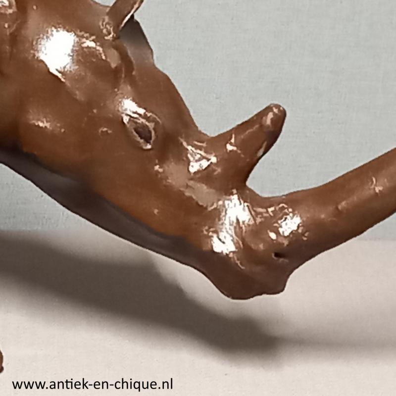 Grote zeer decoratieve leren neushoorn